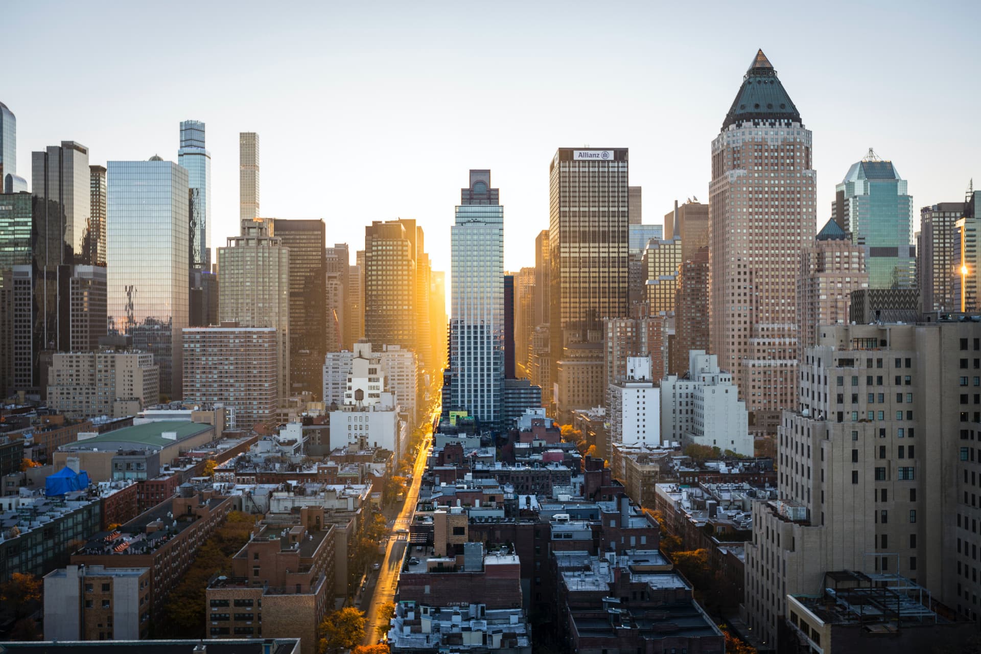 Blog post cover image: Why ClickHouse Cloud Disrupts The Data Warehouse Industry